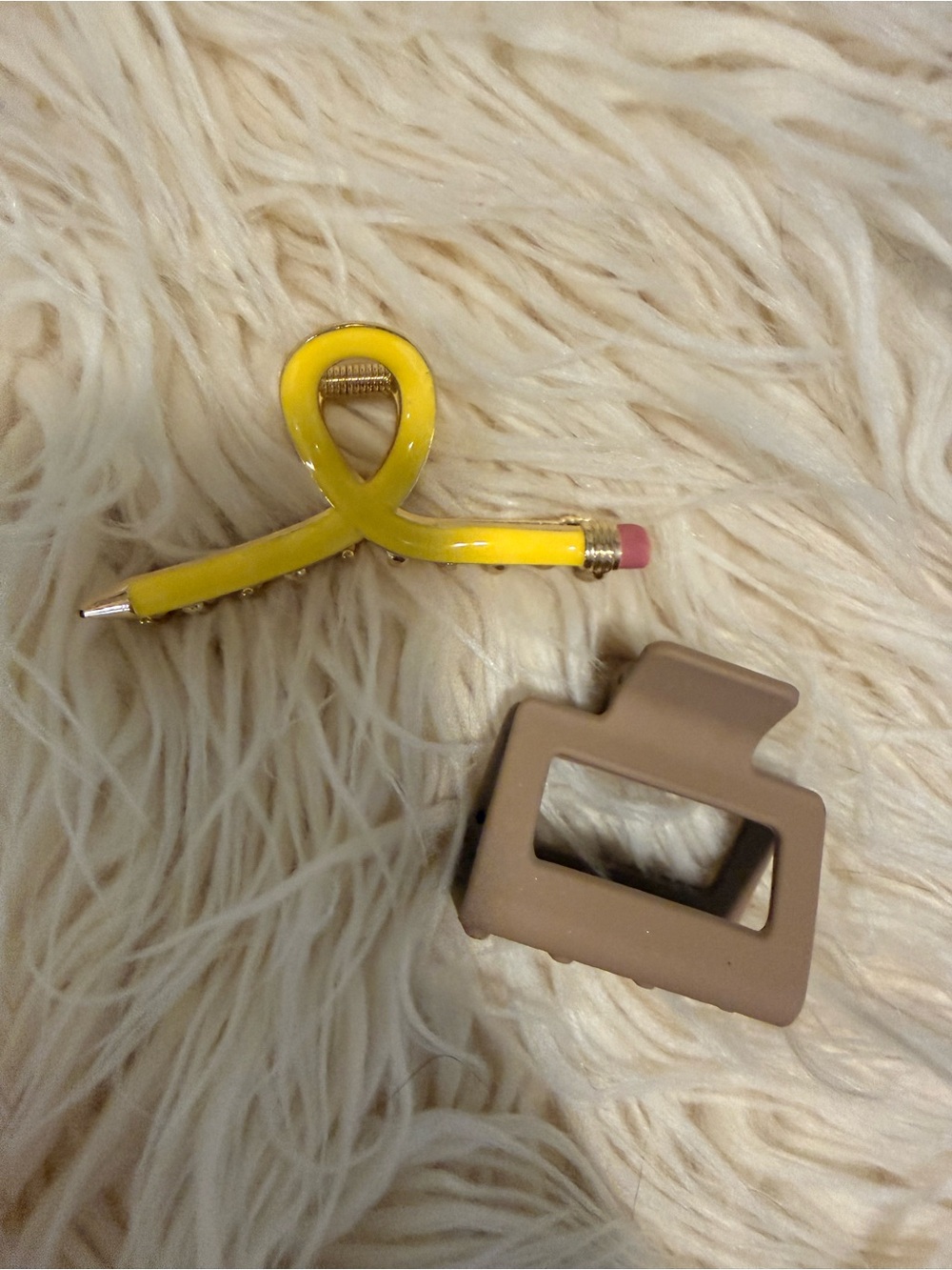 Set of 2 hair clips